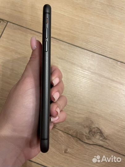 Телефон iPhone 11