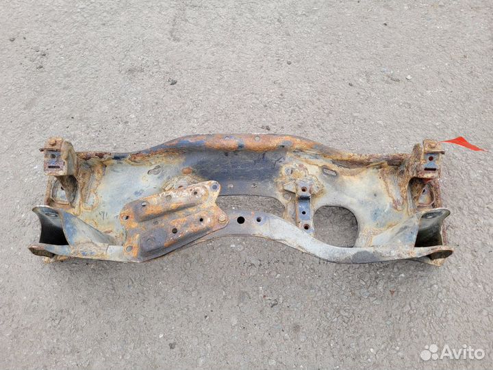 Подрамник передний на Subaru Legacy