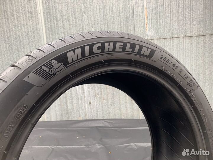 Michelin Pilot Sport 4 SUV 255/45 R19