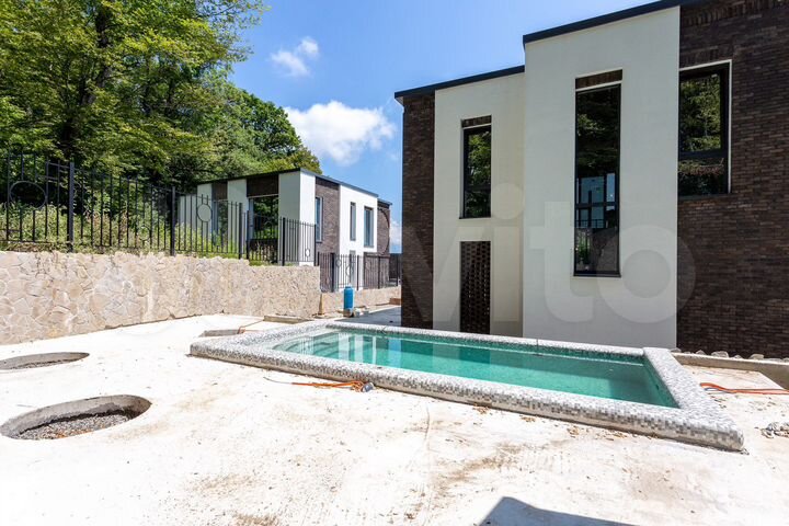 Дом 257 м² на участке 7 сот.