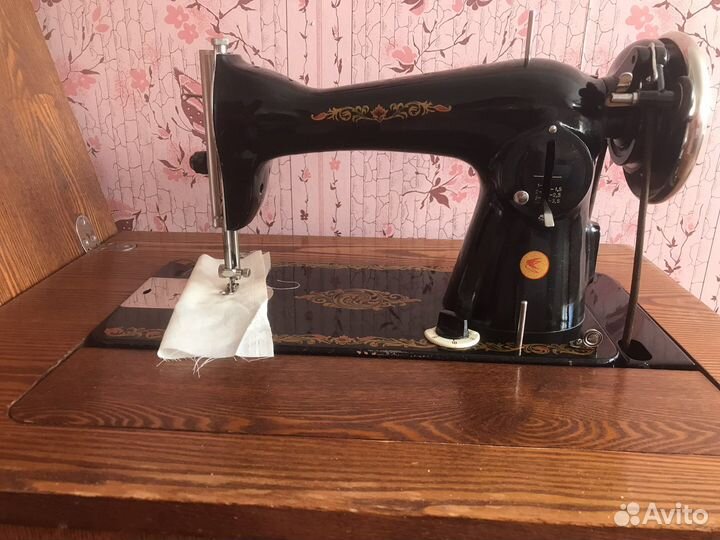 Швейная машина Чайка 3 1976