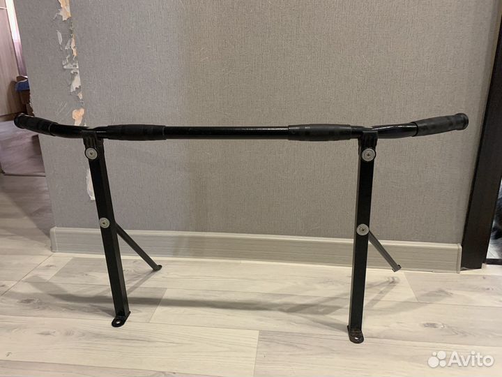 Турник настенный