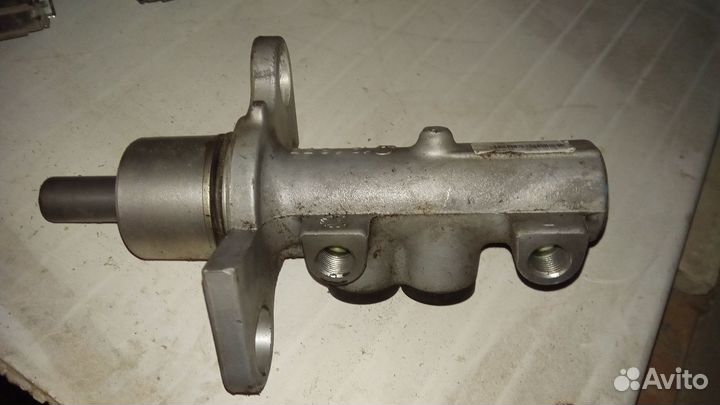 Главный тормозной цилиндр Audi A6 C5