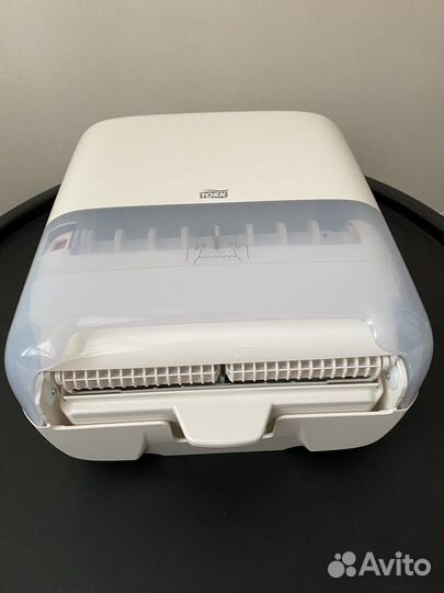 Диспенсер для бумажных полотенец tork