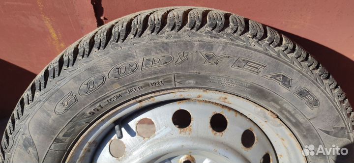 Goodyear UltraGrip Ice+ 215/60 R16 99T