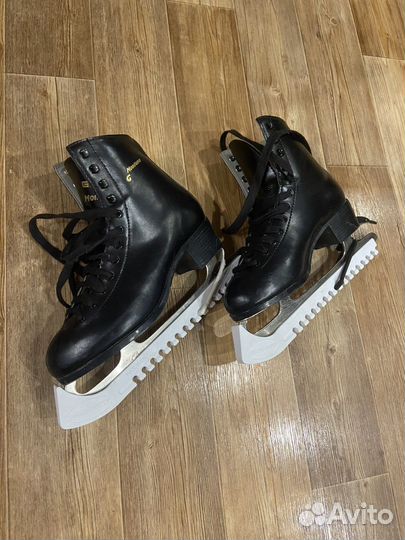 Коньки фигурные р 32. р 42чёрные