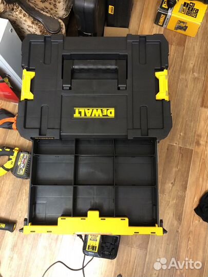 Кейс для инструмента dewalt