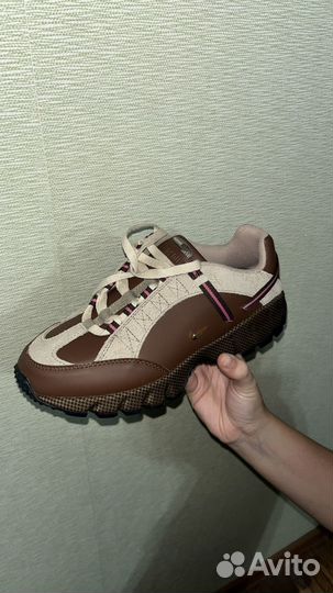 Женские кроссовки