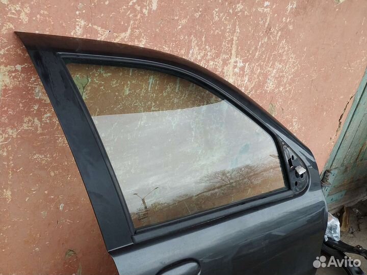 Передняя правая дверь fiat albea