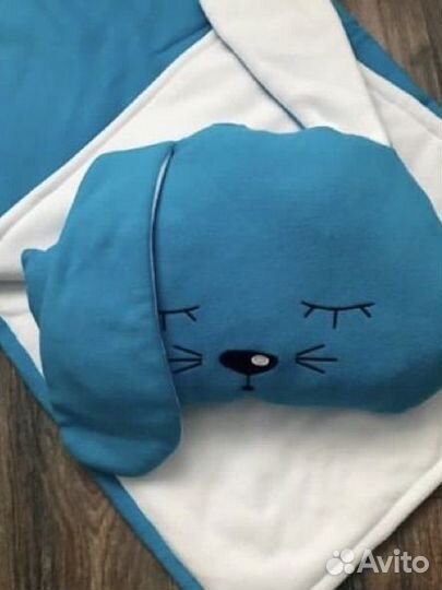 Подушка с пледом