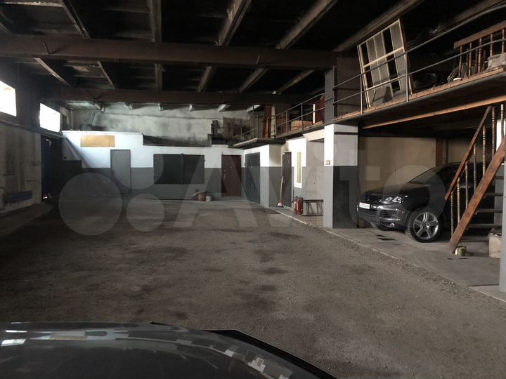 Машиноместо, > 30 м²