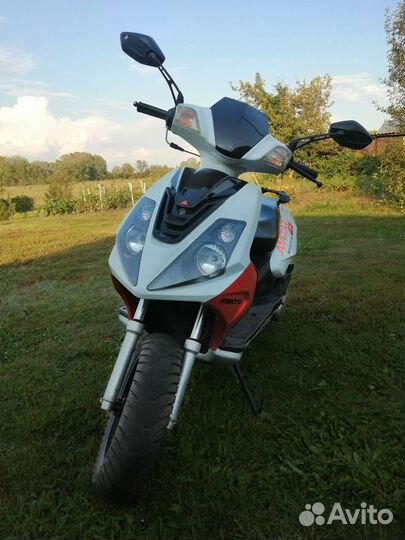 Продам скутер 150 кубов