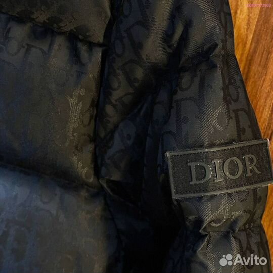 Куртка Dior: акцент на вашем образе