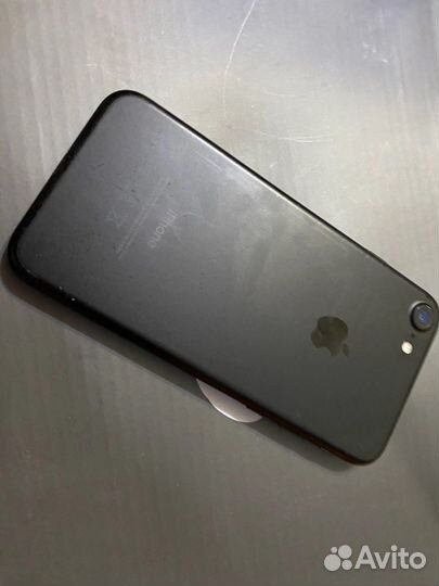 Телефон iPhone 7