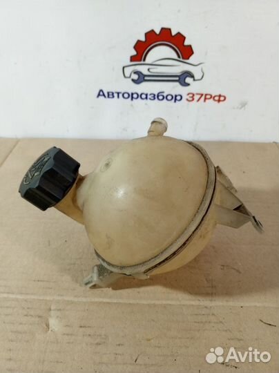 Бачок расширительный Peugeot 308