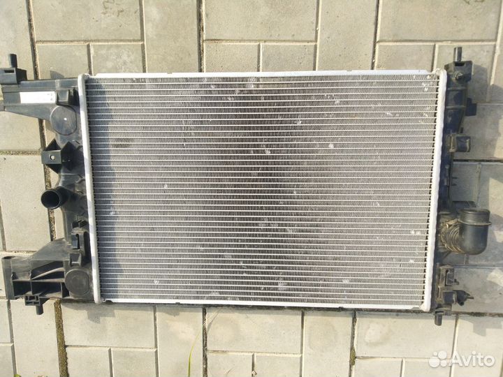 Радиатор охлаждения двигателя Chevrolet Cruze