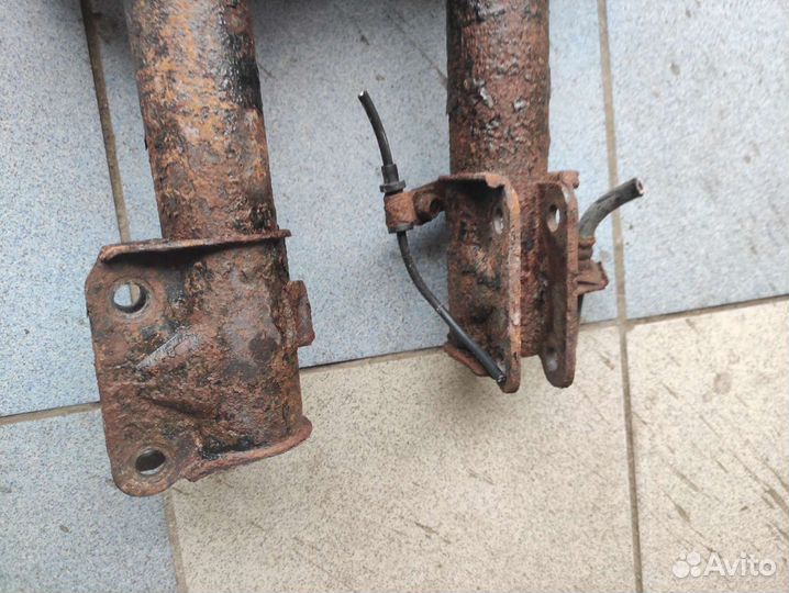 Стойка перед митсубиси паджеро пинин