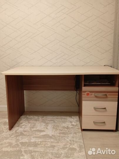Письменный стол для школьника бу