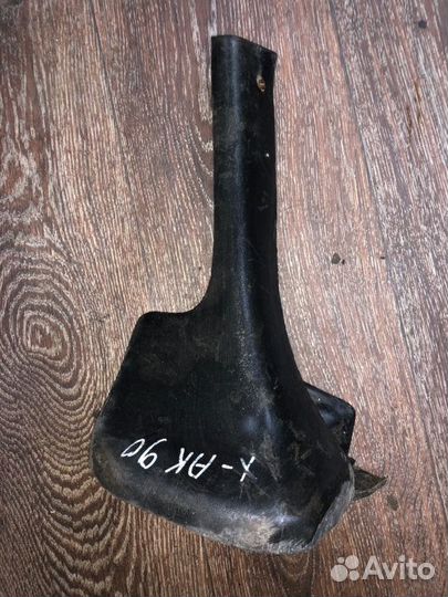 Брызговик задний правый Toyota Corolla Ceres AE100