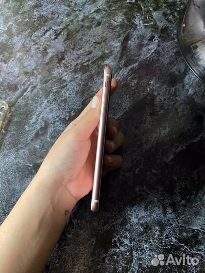 Телефон iPhone 7