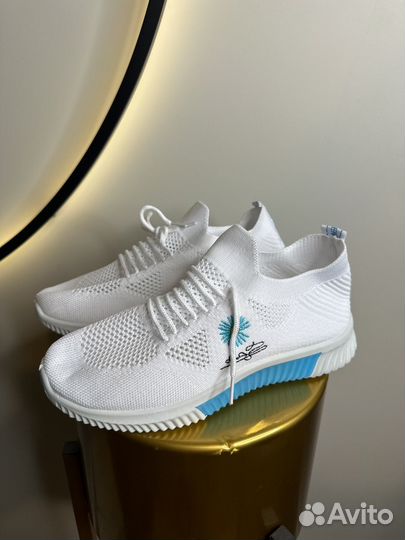 Кроссовки 39