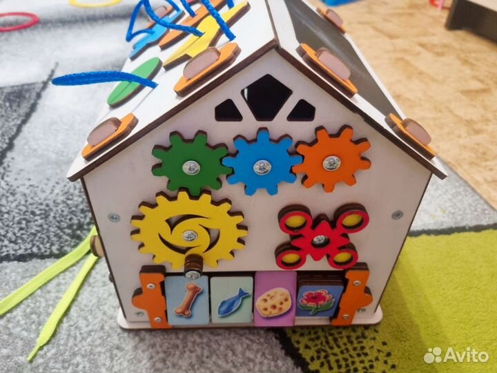 Бизиборд домик