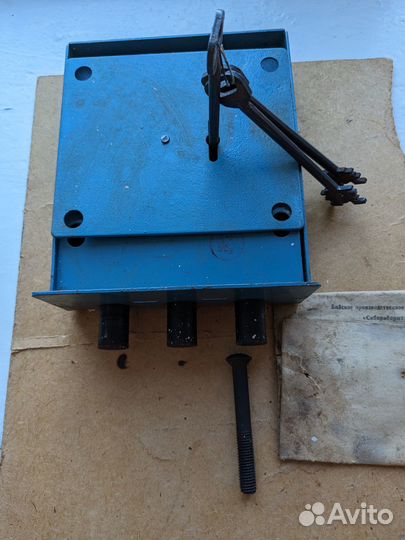 Гаражный замок накладной