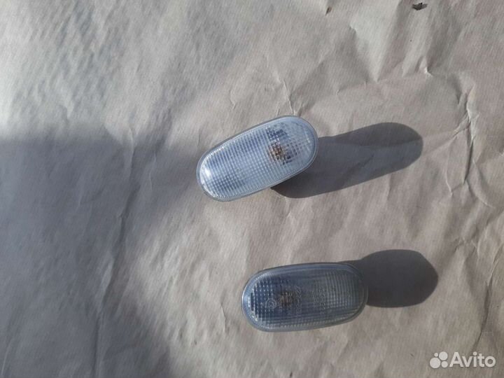 Поворотник(повторитель) mitsubishi colt