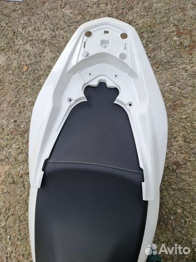 Honda PCX Задний пластик (накладка) пассажира