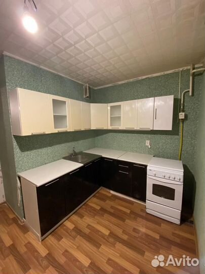 Кухонный гарнитур и газовая плита бу
