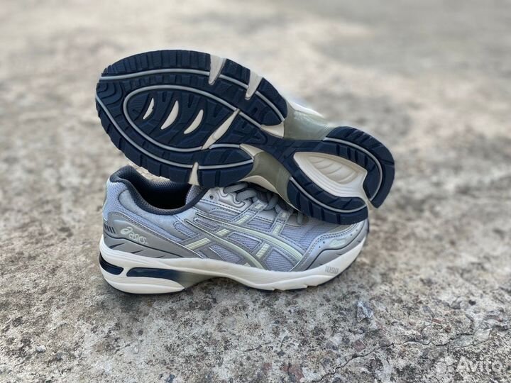 Кроссовки asics