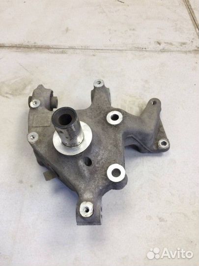 Кулак поворотный задний левый