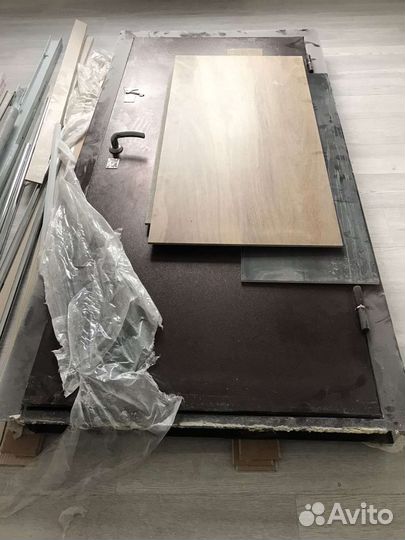 Дверь входная металлическая