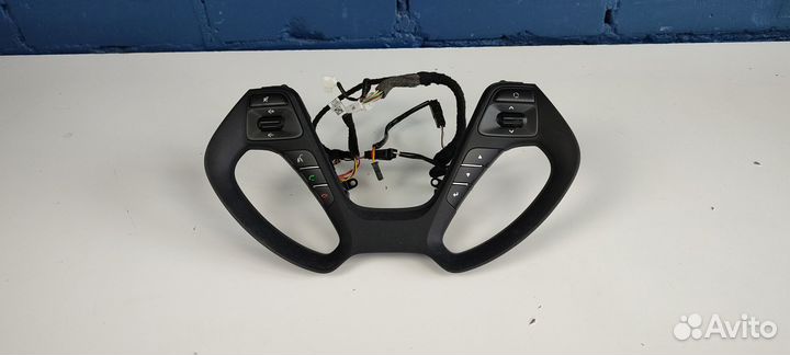 Продаю накладку на руль с кнопками для Kia Ceed