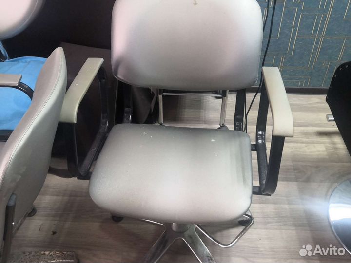 Парикмахерское кресло