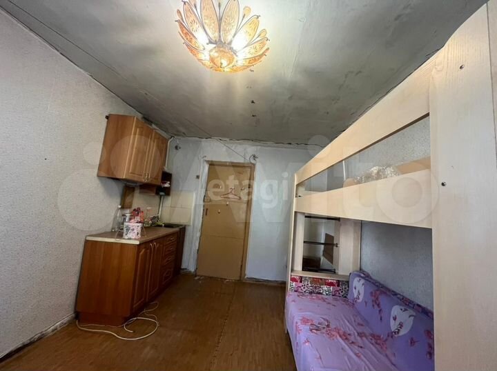 Комната 12 м² в 6-к., 1/4 эт.