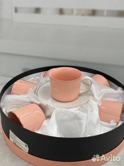 Фарфоровый чайный сервиз