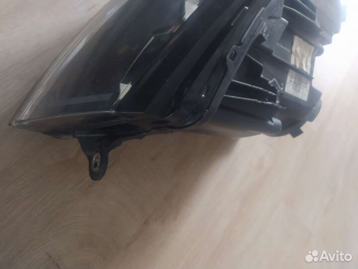 Правая фара на Volkswagen transporter t6.1