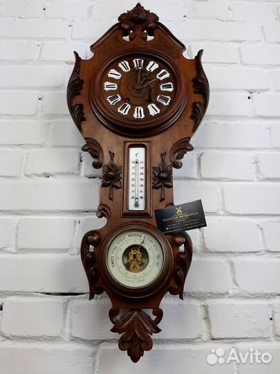 Часы настенные с барометром