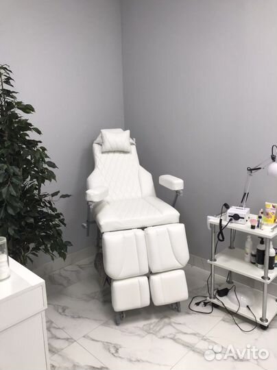 Маникюр Педикюр