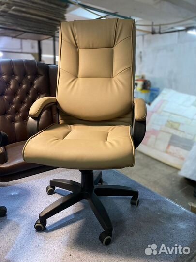 Офисное кресло