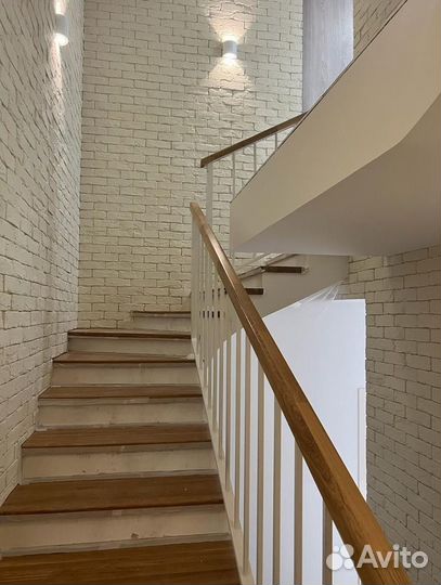 Лестница на металлокаркасе / изготовление лестниц