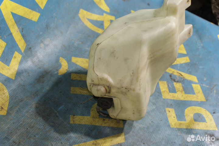 Бачок омыватель стекла Subaru Legacy B11