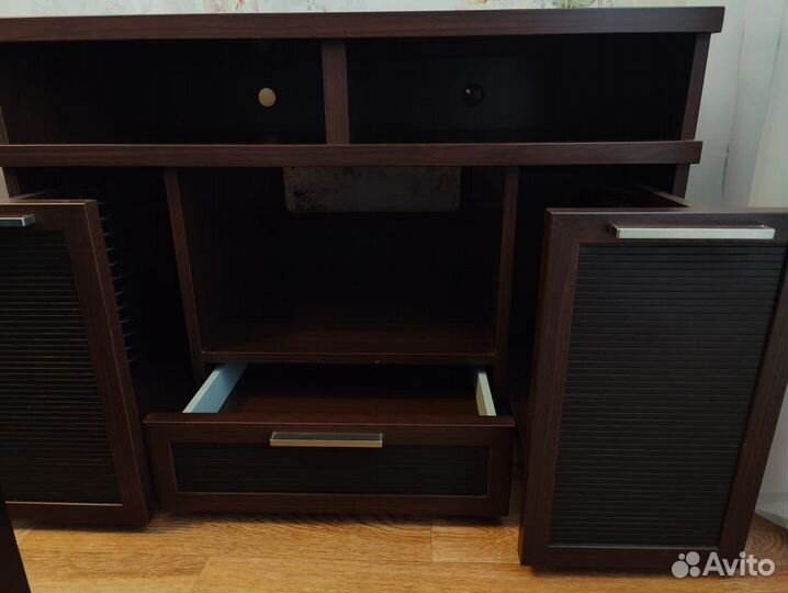 Тумба под телевизор с функцией бара