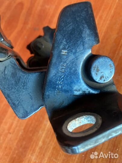 Петля двери задняя Vw Golf 5 BKC 2004