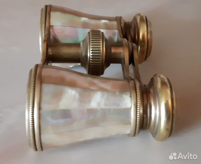 Старинный бинокль с перламутром