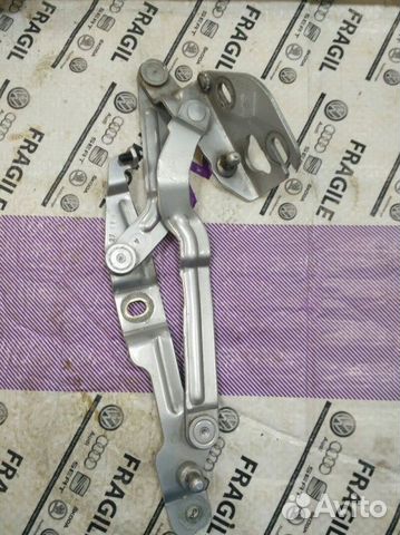 Петля багажника правая Audi A4 B5 AQD