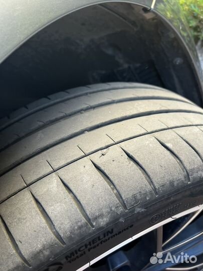 Michelin Pilot Sport 4 S 245/35 R20 и 275/30 R20