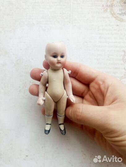 Антикварный пасхальный кролик с яйцом