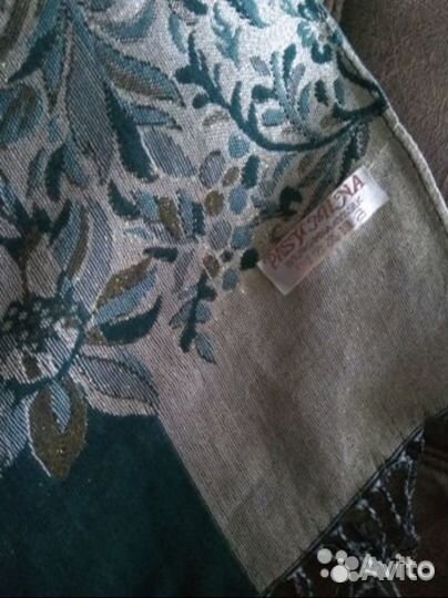 Палантин зеленый кремовый шелк шарф фиалковый